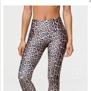 Onzie leopard leggings